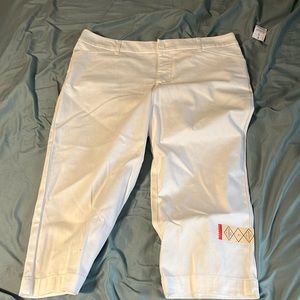 NWT- St. John’s Bay Capris